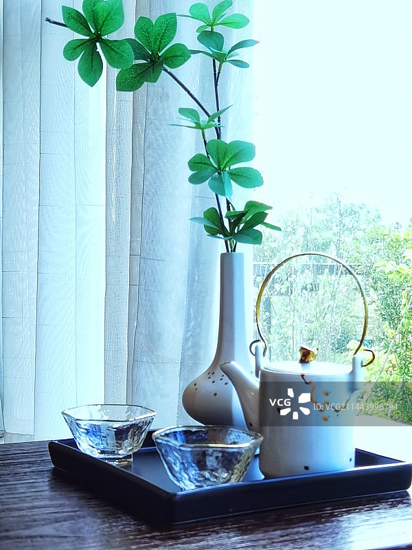 下午茶·茶台上的茶具花瓶特写图片素材