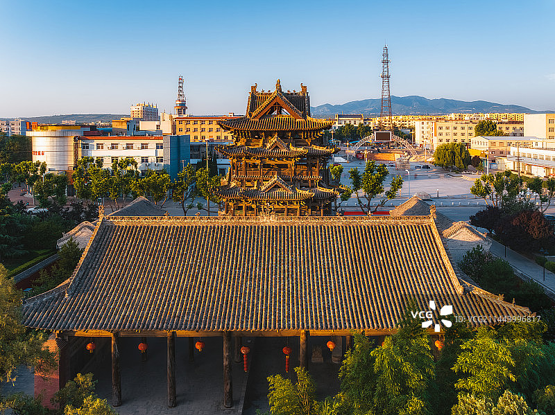 中华第一木楼，山西省运城市万荣县东岳庙（飞云楼）夏季航拍图片素材