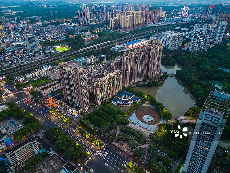贵港城市风光航拍港北区城市建筑轨道运输图片素材