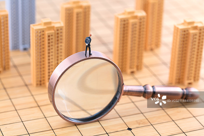 微缩场景楼市走势商人分析图片素材