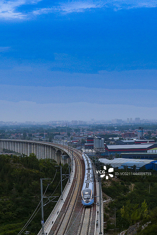 高铁（郑太高铁焦作段太行山入山处）图片素材