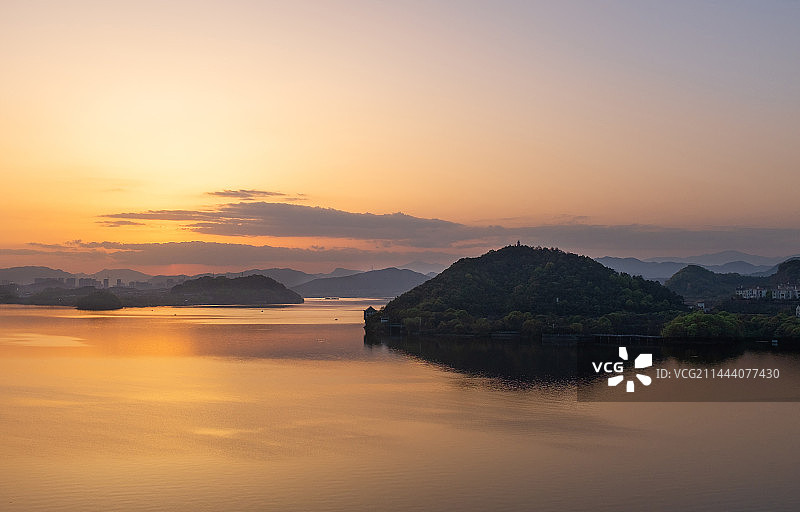 浙江省杭州市临安区青山湖夕阳风光图片素材