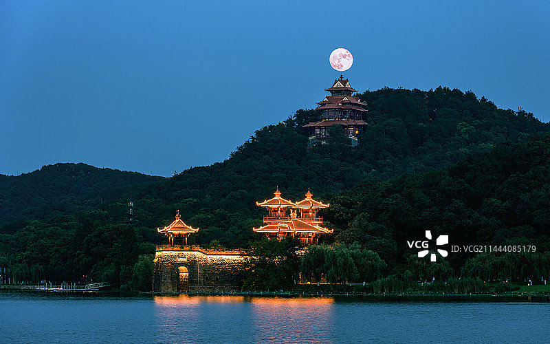 东湖楚城悬月图片素材
