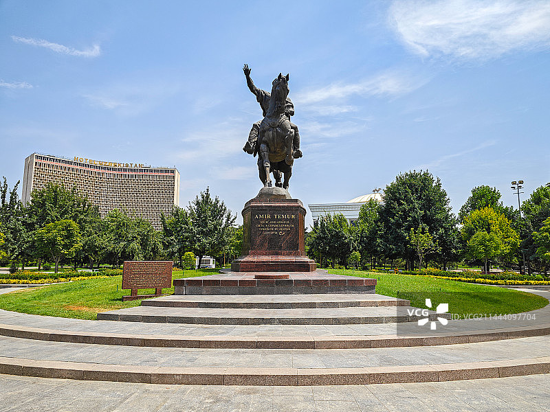 乌兹别克斯坦塔什干帖木儿广场帖木儿雕像图片素材