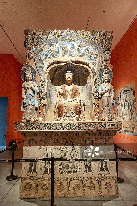 文明的印记——敦煌艺术大展：佛、菩萨像（中心柱），第432窟，西魏图片素材