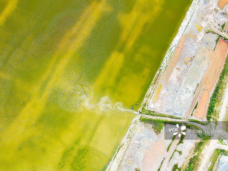 山西省运城市“中国死海”运城盐湖夏季户外风光航拍正上方视角图片素材