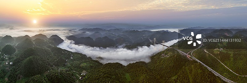 全景恩施贡水河高速公路特大桥图片素材