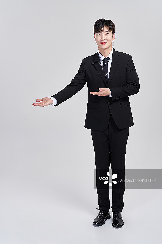 韩国男保安拍摄图片素材