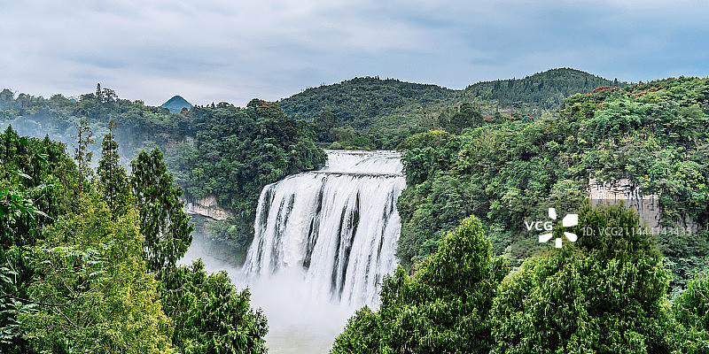 中国贵州黄果树大瀑布高视角风光图片素材