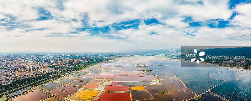 山西省运城市“中国死海”运城盐湖夏季户外风光航拍全景图片素材