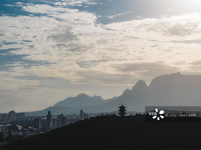 河南省郑州市登封迎宾公园（迎仙阁）与太室山夏季户外航拍图片素材