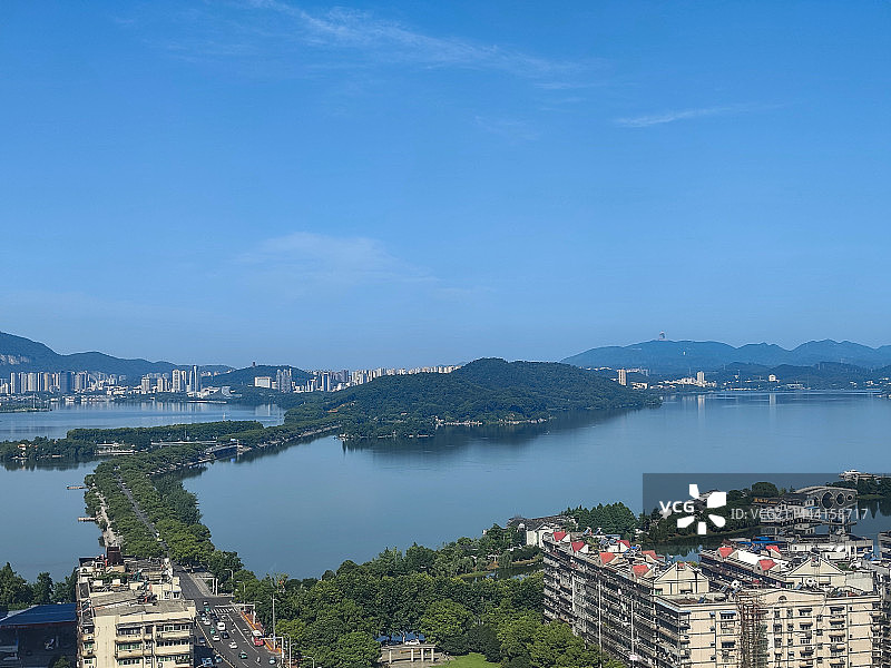 半城山半城水-黄石磁湖远景图片素材