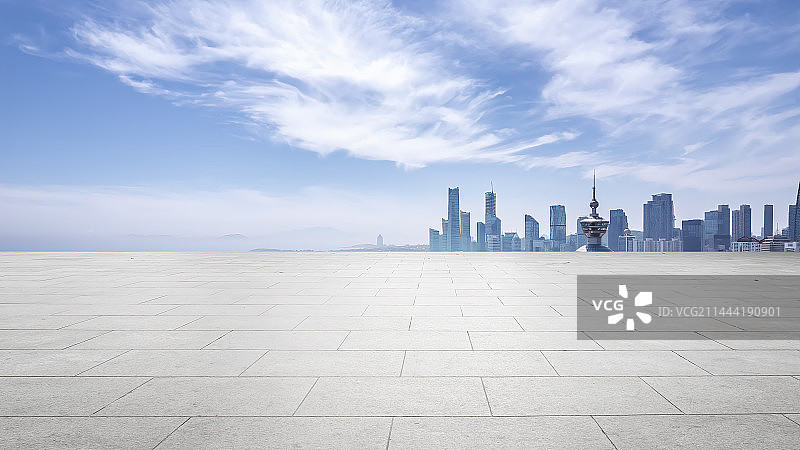 砖地观景台和城市建筑景观图片素材