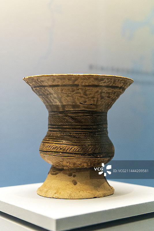 北京国家博物馆，青釉网纹尊，西周图片素材