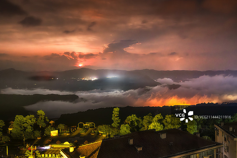 四面山红月亮图片素材