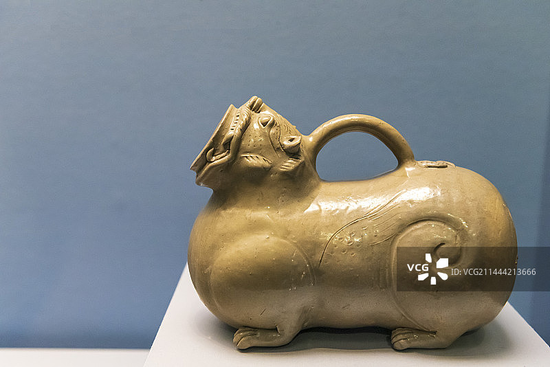 北京国家博物馆，青釉虎子，西晋图片素材