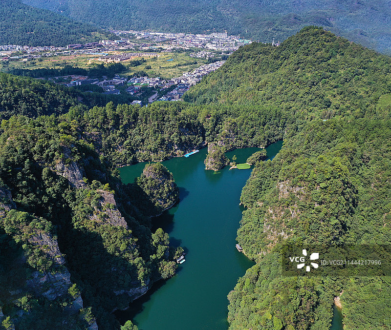 湖南省张家界市武陵源风景名胜区宝峰湖景区航拍图片素材