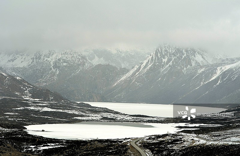 冬季的姊妹湖图片素材