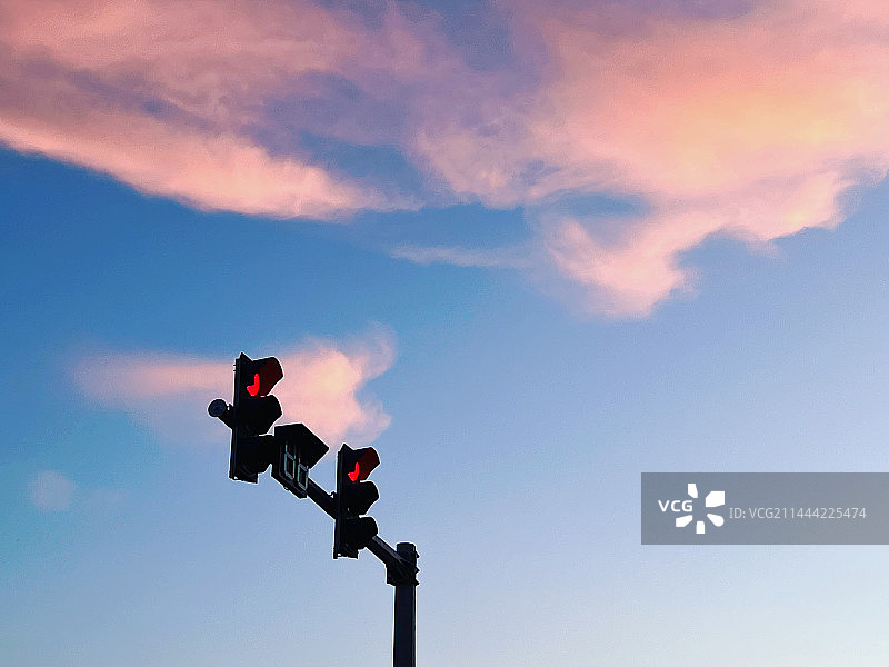 黄昏时分的云图片素材