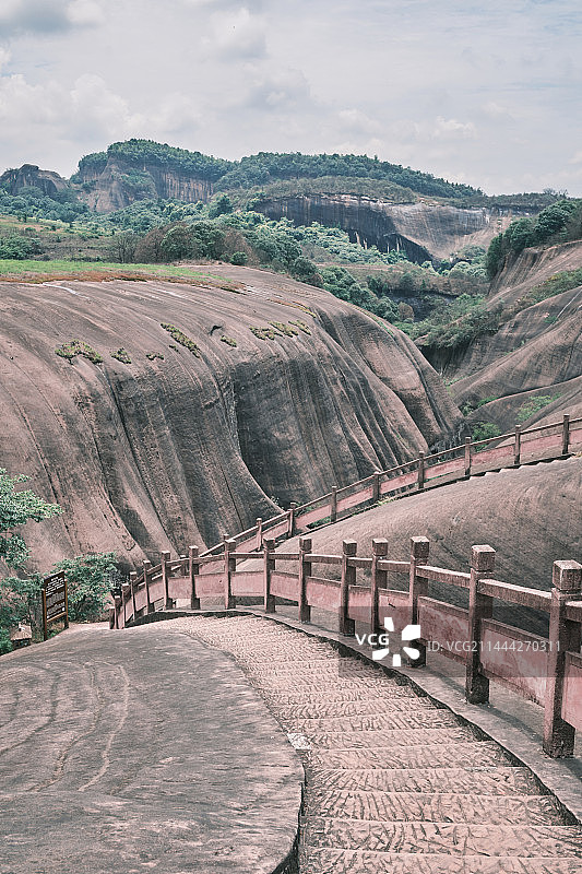 郴州飞天山丹霞地貌岩壁图片素材