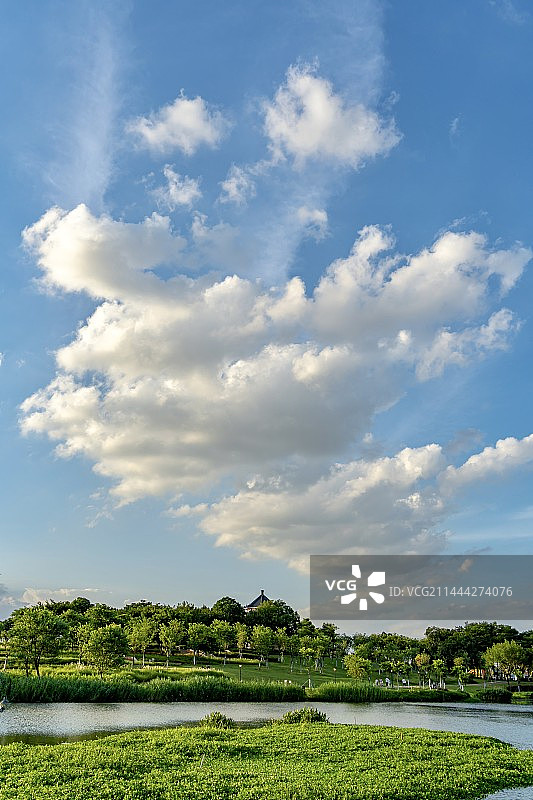 广州的蓝天白云图片素材