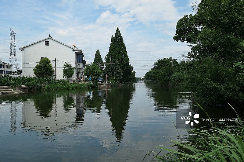 江南水乡水面农村倒影图片素材