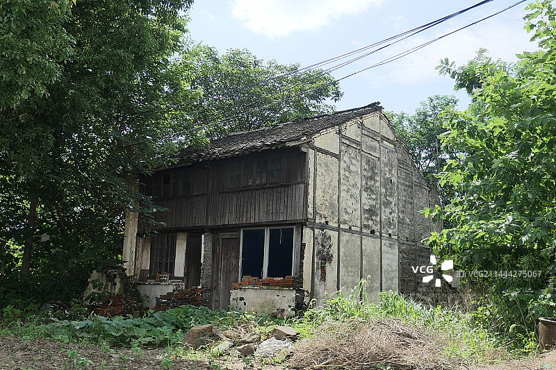 深山里的老房子古建筑图片素材