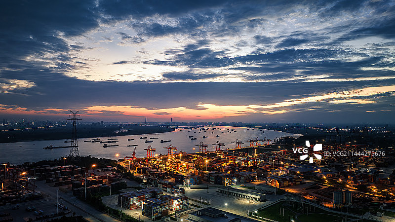 阳逻港蓝调航拍图片素材