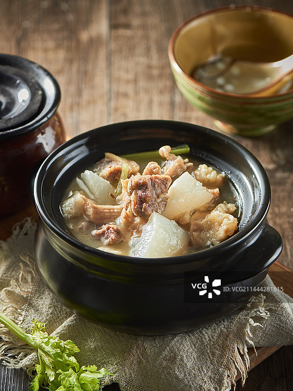 白萝卜排骨汤图片素材