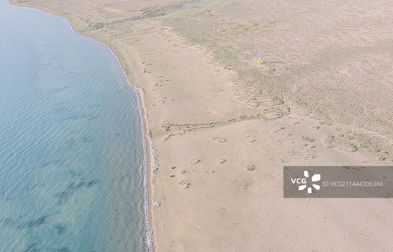 青海湖尕海湖畔航拍图片素材