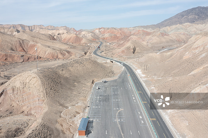 新疆 省道s101  硫磺沟 百里丹霞 公路 独山子大峡谷图片素材
