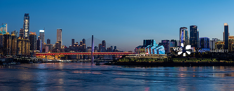 重庆大剧院和千厮门大桥全景图片素材