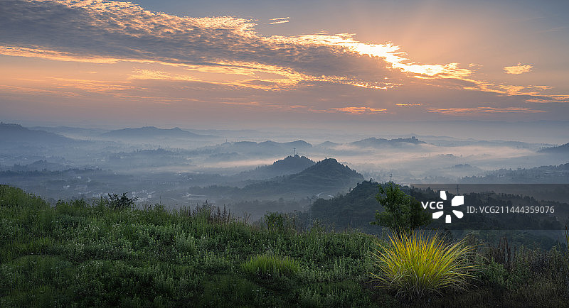 广安大云山朝霞与云雾图片素材
