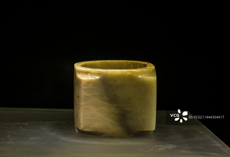 甘肃省博物馆馆藏文物古代方形玉琮图片素材