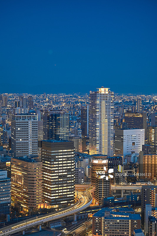 日本大阪梅田蓝调时分城市夜景图片素材