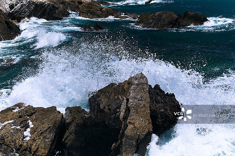 礁石海浪观沧海浪花惊涛拍岸高速快门凝海浪图片素材