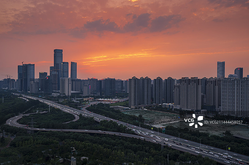 西安锦业路CBD火烧云图片素材