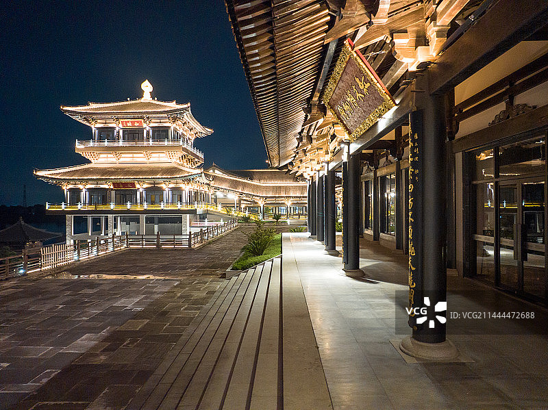 年年红红木小镇夜景图片素材