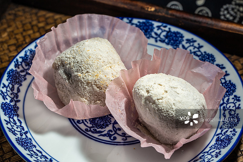 白色的糯米糍粑图片素材