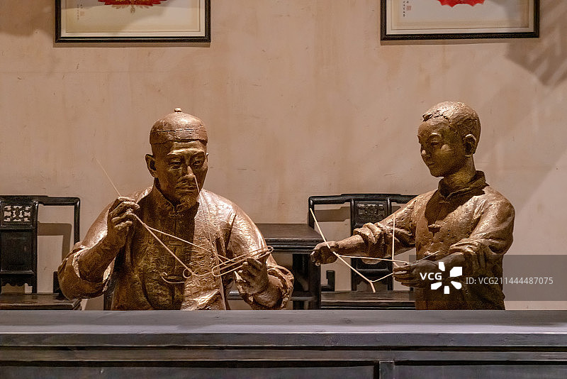 非物质文化遗产雕塑，宋室风筝制作图片素材