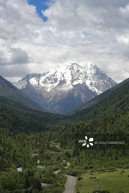 雅拉雪山图片素材