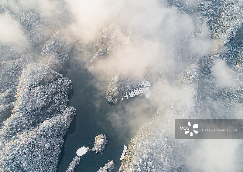 张家界宝峰湖航拍雪景图片素材
