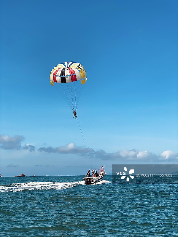 海上滑翔伞图片素材