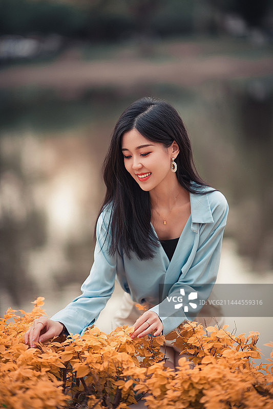 陶醉在花海中的女孩 合作Model:Sherry图片素材