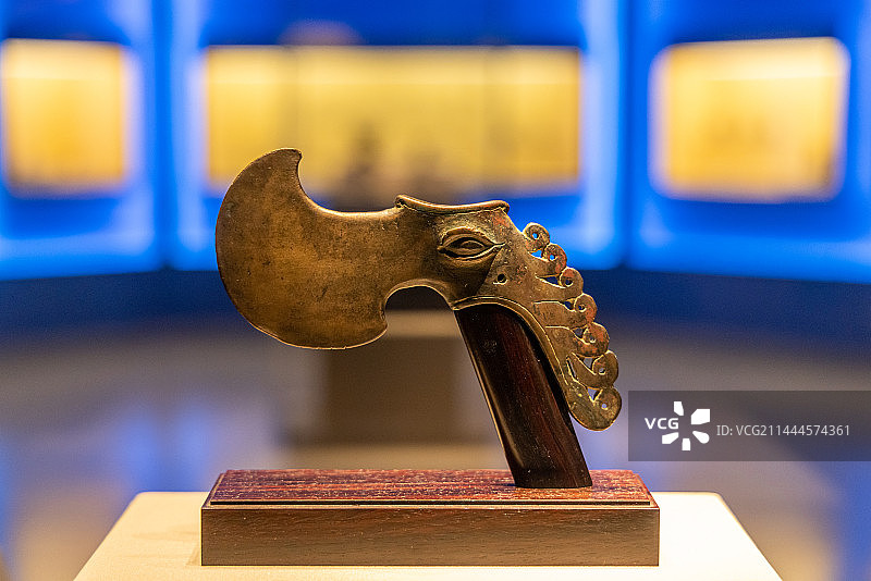 外国文物：巴克特里亚-马尔吉亚纳考古共同体时期 BC2000左右 阿富汗或巴克特里亚 铜斧图片素材
