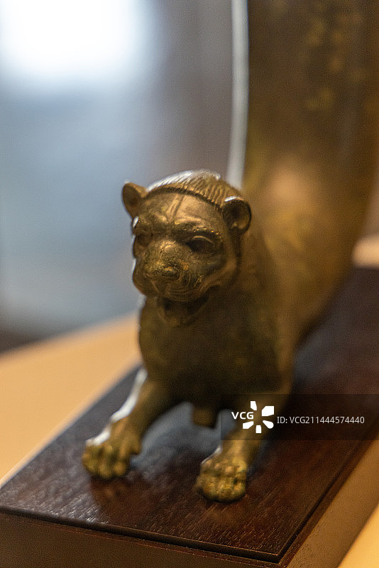 外国文物：阿契美尼德王朝 BC500-300 伊朗 狮子形铜来通图片素材