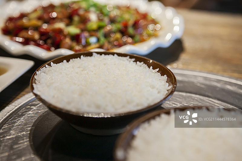 米饭，大米饭，白米饭，一碗饭，两碗饭，主食，粮食，土碗，农家饭，吃饭，用餐，碳水化合物，食品，饮食图片素材