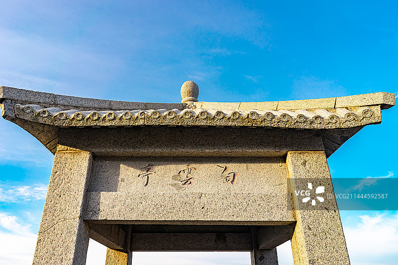 中国非都市风光拍摄主题，山东泰安国内著名景点泰山风景区，玉皇顶上石头亭子白云亭，户外白昼无人图像摄影图片素材