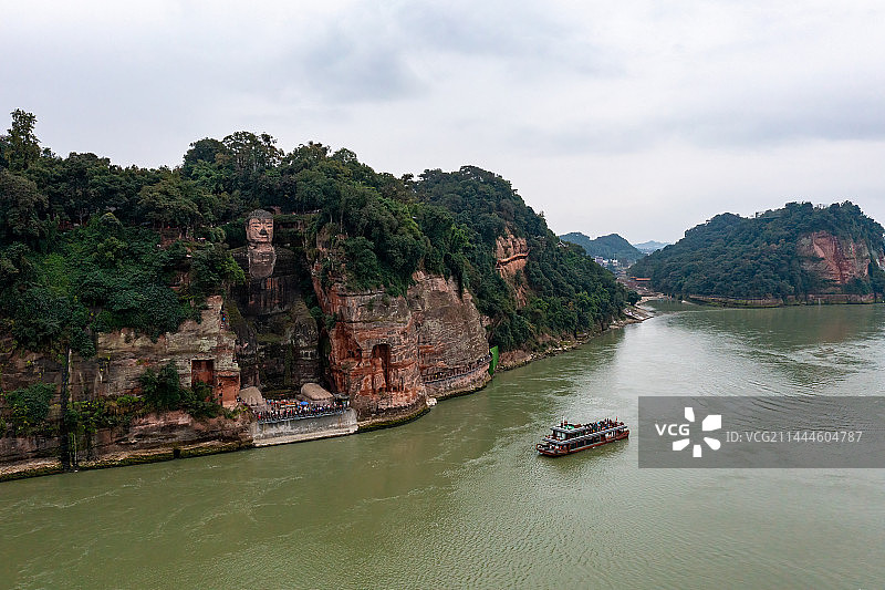 乐山大佛航拍阴天图片素材