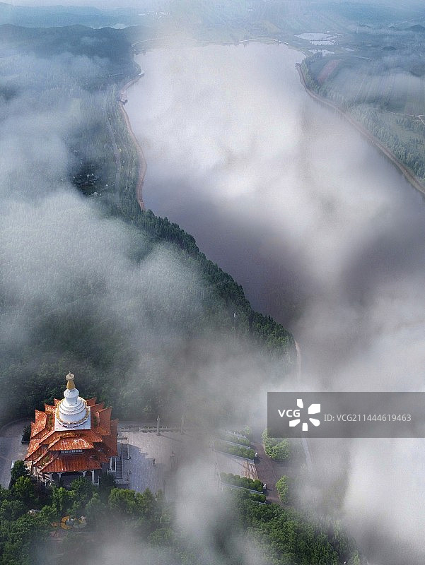 云雾缭绕六鼎山景区图片素材